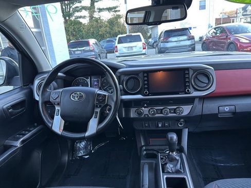 Used 2020 Toyota Tacoma DOUBLE CAB image 20