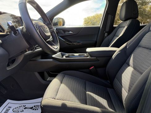 Used 2025 Chevrolet Equinox LT image 27