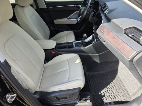 Used 2024 Audi Q3 2.0T Premium image 3