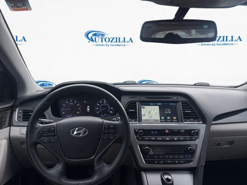 Used 2016 Hyundai Sonata Limited w/ Option Group 04 FWD image 9