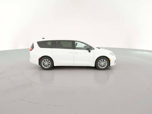 New 2026 Chrysler Pacifica Limited image 14