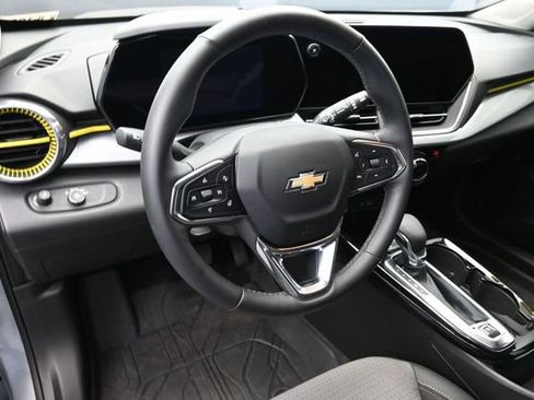 Used 2024 Chevrolet Trax LT w/ Driver Confidence Package FWD image 28