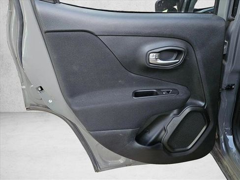 Used 2020 Jeep Renegade Latitude image 22