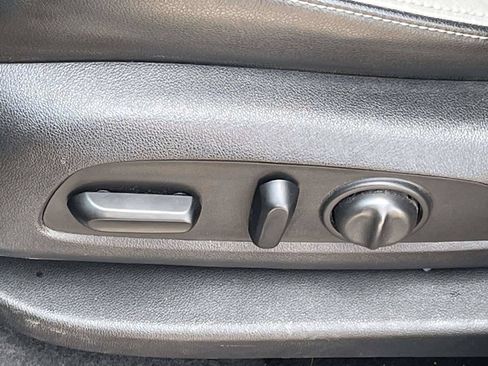 Used 2018 Chevrolet Equinox Premier FWD image 14