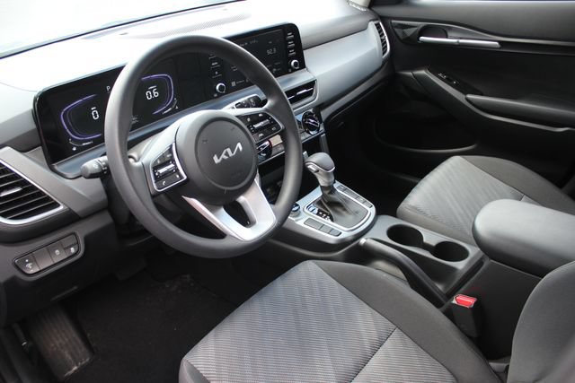 Certified 2025 Kia Seltos LX AWD/4WD image 3
