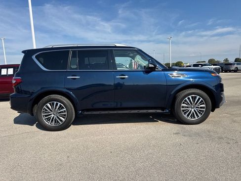 Used 2024 Nissan Armada SL w/ Captain's Chairs Package RWD image 4
