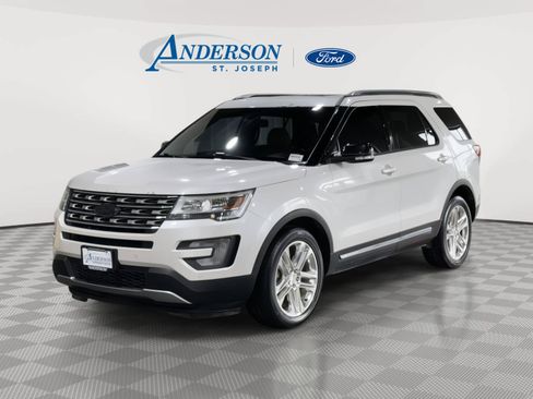 Used 2017 Ford Explorer XLT w/ Equipment Group 202A AWD/4WD image 1