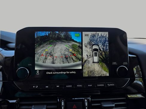 Used 2025 Nissan Pathfinder SL image 26