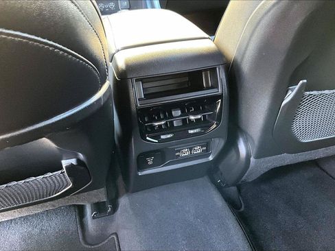 Used 2024 Jeep Grand Cherokee Altitude AWD/4WD image 10