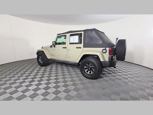 Used 2018 Jeep Wrangler Unlimited Sahara w/ Connectivity Group AWD/4WD image 45