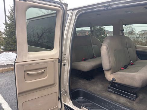 Used 2013 Ford E-350 and Econoline 350 XLT image 27