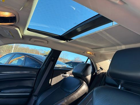 Used 2016 Chrysler 300 C image 17