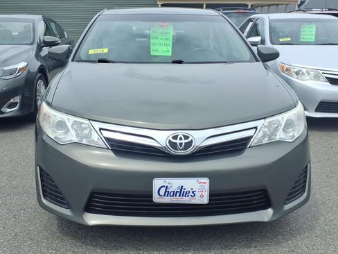 Used 2014 Toyota Camry LE FWD image 2