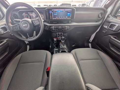 Used 2024 Jeep Wrangler Rubicon image 13