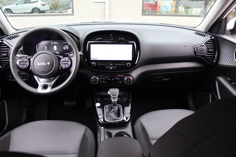 Used 2023 Kia Soul S FWD image 22