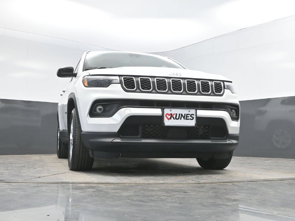 Used 2024 Jeep Compass Latitude AWD/4WD image 33