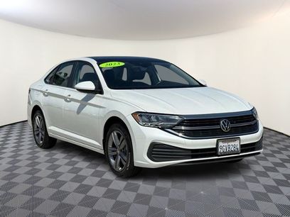 Used 2023 Volkswagen Jetta SE w/ Panoramic Sunroof Package