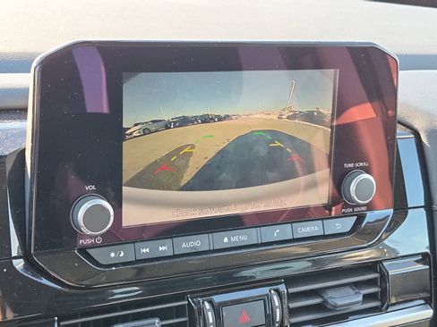 Used 2024 Nissan Pathfinder SV image 16