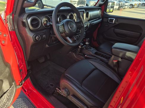 Used 2023 Jeep Gladiator Sport AWD/4WD image 11