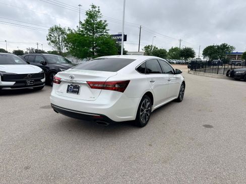 Used 2018 Toyota Avalon XLE Premium FWD image 6