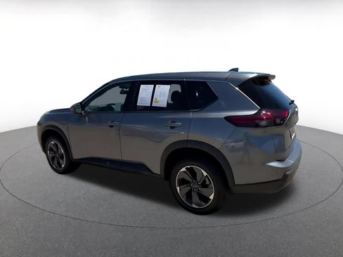 Used 2025 Nissan Rogue SV FWD image 9