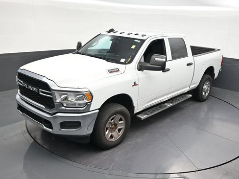 Used 2024 RAM 2500 Tradesman w/ Chrome Appearance Group AWD/4WD image 16