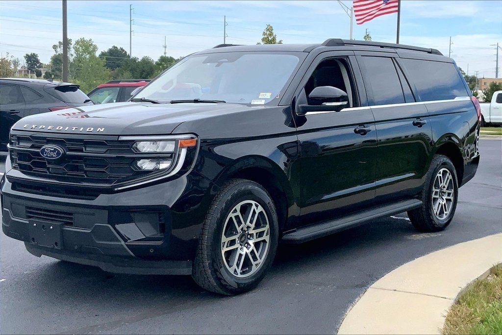 Used 2025 Ford Expedition Max Active AWD/4WD image 5