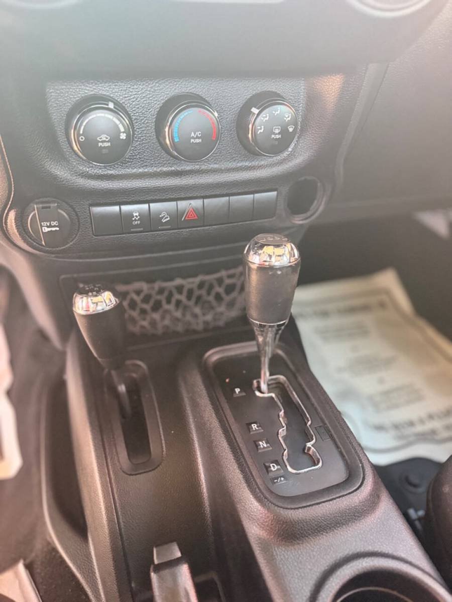 Used 2016 Jeep Wrangler Unlimited Sport w/ Connectivity Group AWD/4WD image 24