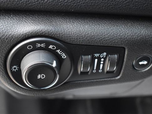 Used 2015 Chrysler 200 C w/ Navigation & Sound Group I image 24