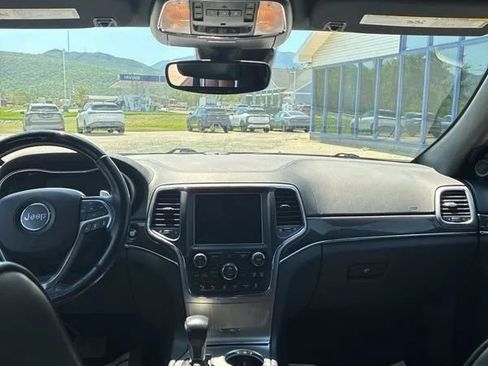 Used 2018 Jeep Grand Cherokee Overland AWD/4WD image 26