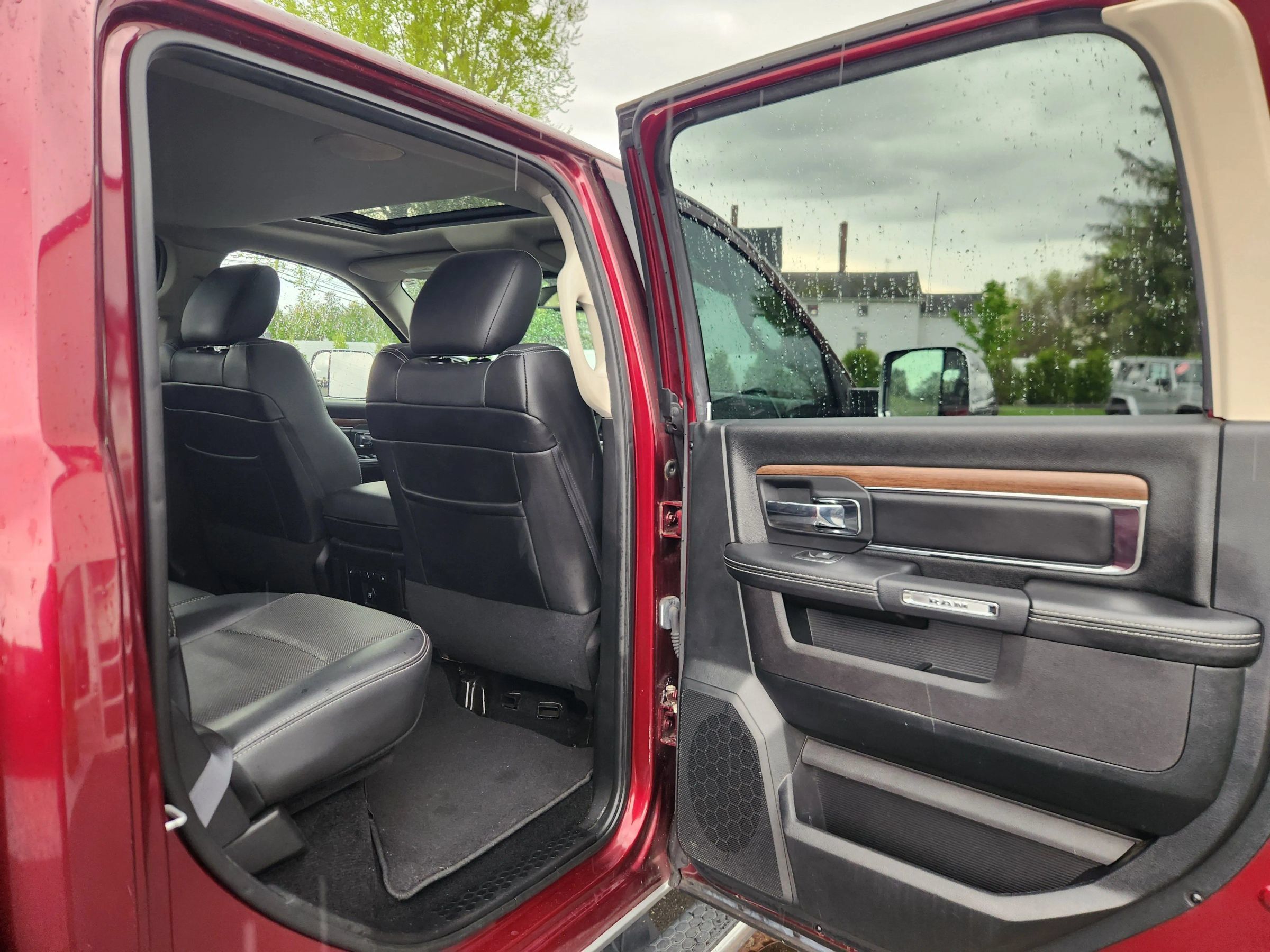 Used 2017 RAM 1500 Laramie w/ Convenience Group AWD/4WD image 46
