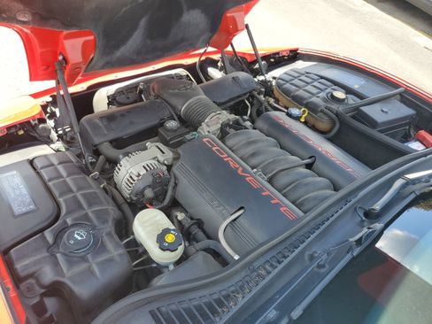 Used 2004 Chevrolet Corvette Coupe image 8