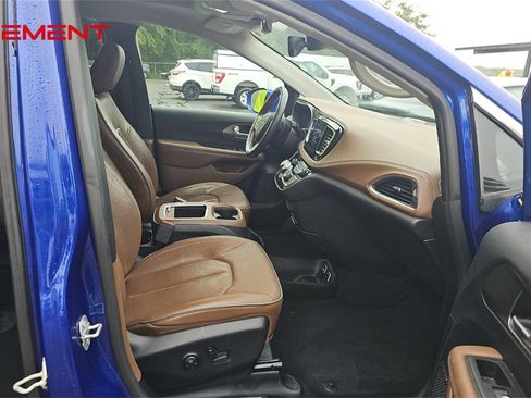 Used 2019 Chrysler Pacifica Limited w/ Advanced Safetytec Group image 9