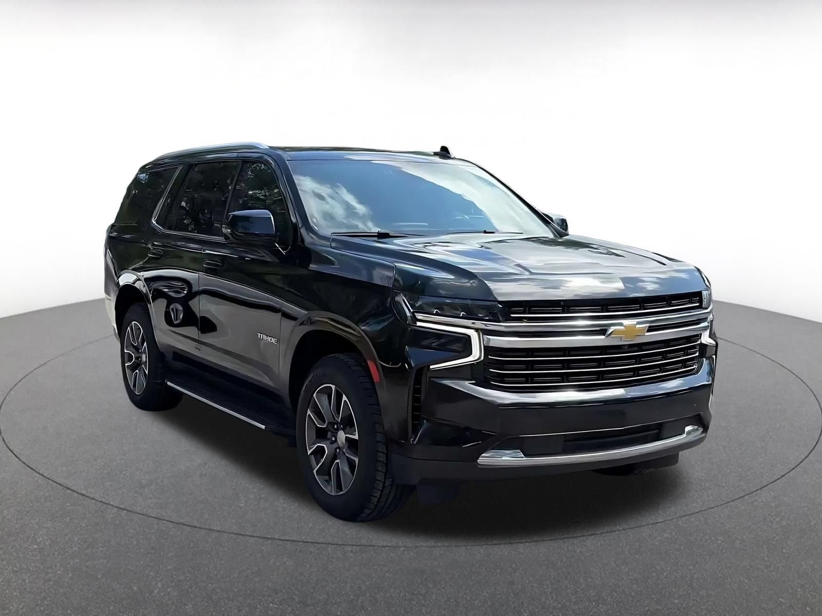 Used 2024 Chevrolet Tahoe LT w/ Luxury Package AWD/4WD image 3