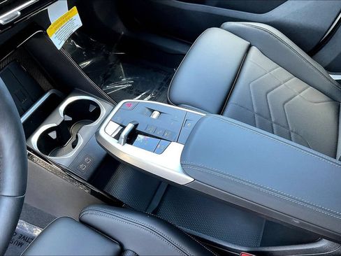 New 2026 BMW X2 xDrive28i w/ Technology Package AWD/4WD image 18