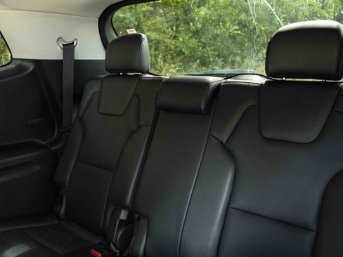 Used 2025 Kia Telluride S FWD image 19