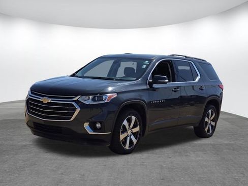 Used 2021 Chevrolet Traverse LT w/ LT Premium Package image 3