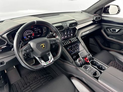 Used 2021 Lamborghini Urus AWD/4WD image 25