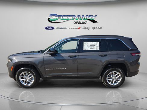 New 2025 Jeep Grand Cherokee Laredo image 4