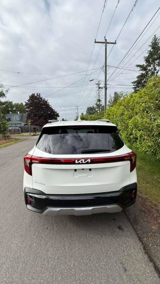 Used 2025 Kia Seltos EX w/ EX Sunroof Package FWD image 17