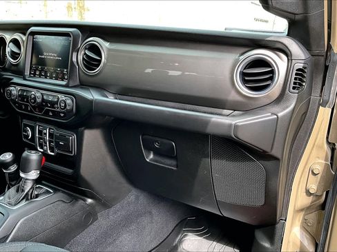 Used 2020 Jeep Gladiator Overland image 19