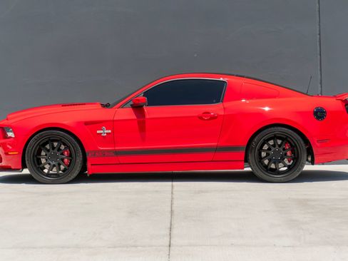 Used 2014 Ford Mustang Shelby GT500 w/ Equipment Group 821A RWD image 2