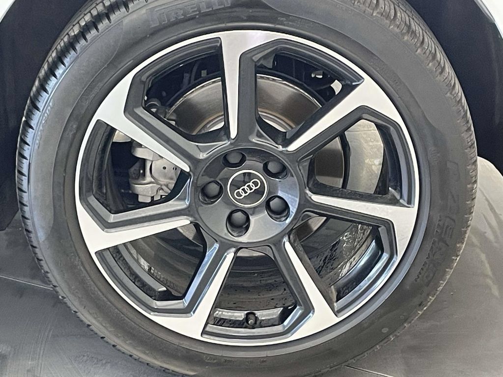 Used 2025 Audi Q3 2.0T Premium Plus w/ Premium Plus Package AWD/4WD image 12