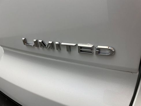 Used 2025 Toyota Crown Signia Limited w/ Advanced Technology Package image 6