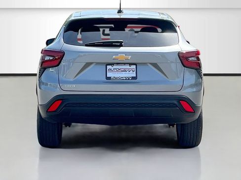 Used 2025 Chevrolet Trax LS w/ LS Convenience Package FWD image 6