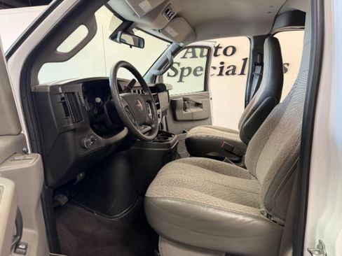 Used 2025 GMC Savana 3500 LT w/ LT Preferred Equipment Group RWD image 12