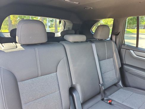 Certified 2025 GMC Acadia Elevation AWD/4WD image 8