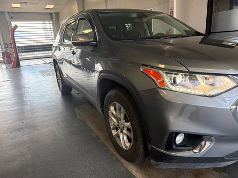Used 2019 Chevrolet Traverse LT FWD image 1