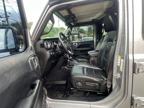 Used 2018 Jeep Wrangler Unlimited Sahara w/ Dual Top Group AWD/4WD image 27