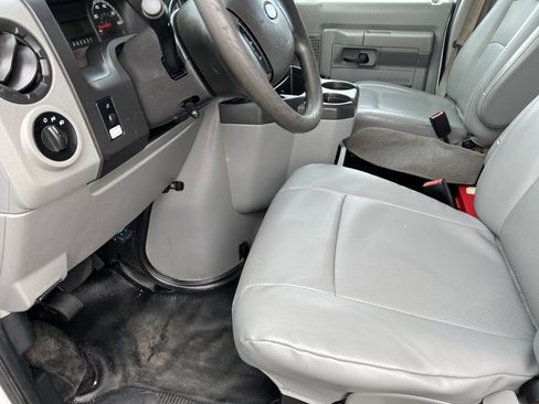 Used 2017 Ford E-350 and Econoline 350 Super Duty image 9